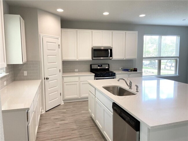 Building Photo - 2216 Limestone Lake Dr