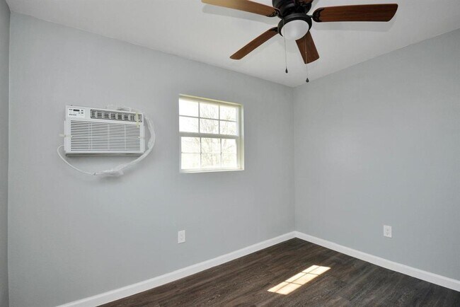 Building Photo - 7919 Brays St