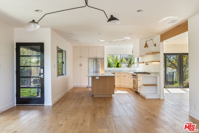 Building Photo - 3424 Primera Ave