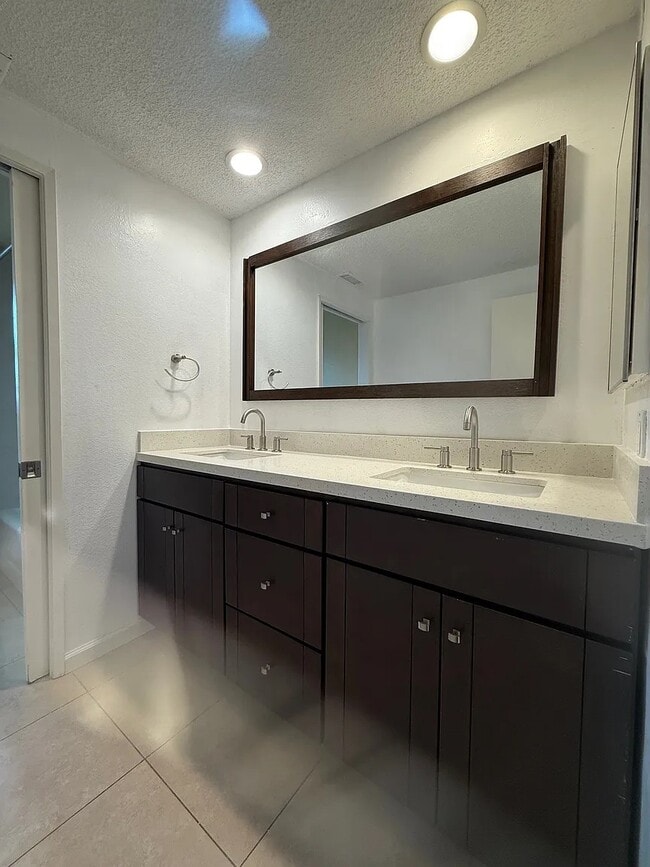 Building Photo - 11 Woodhollow