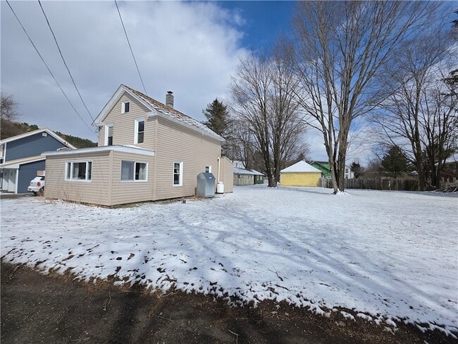 Building Photo - 9 Factory St