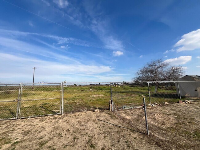 Building Photo - 7828 S Del Rey Ave