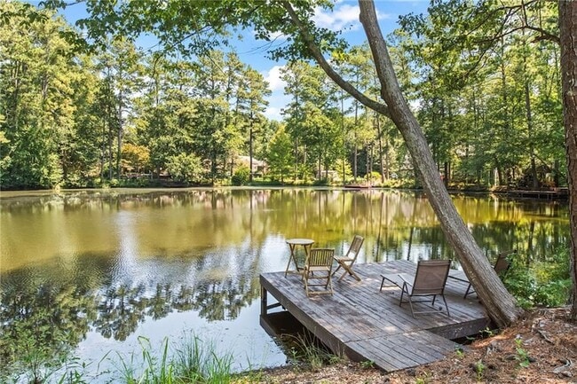 Building Photo - 3201 Lakeridge Dr SE