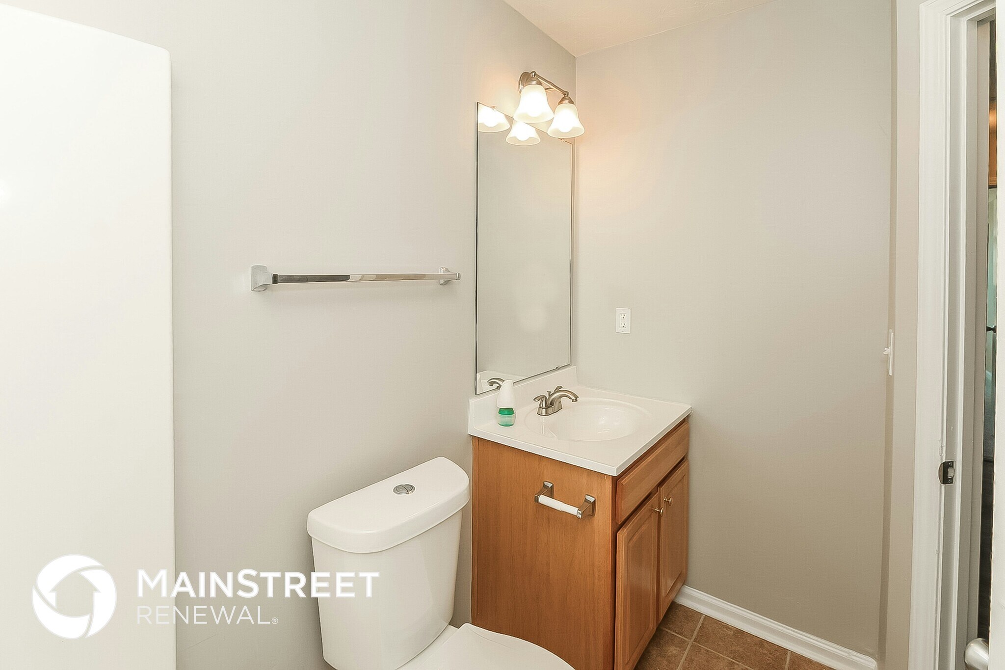 Building Photo - 3230 Diamond Blf