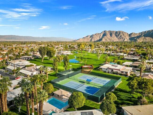 Building Photo - Luxury Golf Course Retreat in Indian Wells