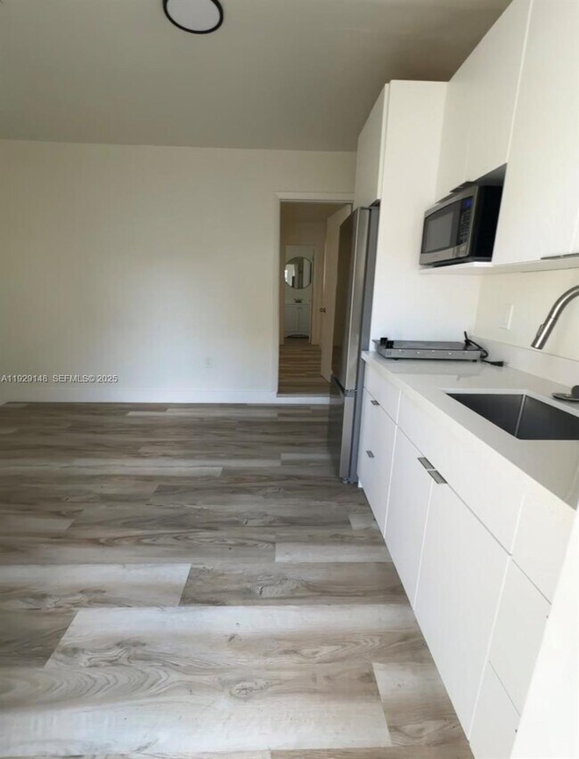 Primary Photo - 111 SW 31st Ct