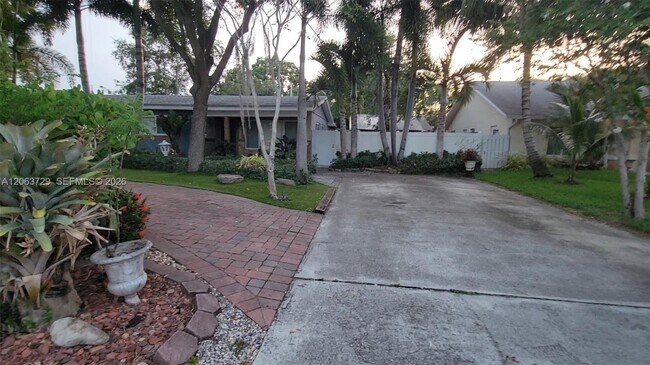Building Photo - 1115 SW 25th Ave