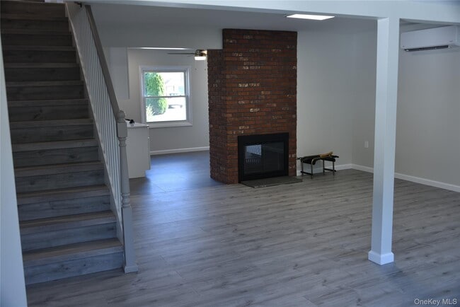 Building Photo - 55 Acre Ln