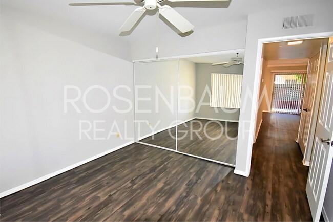 Building Photo - Beautiful 2-beds, 2-baths ground-level cor...