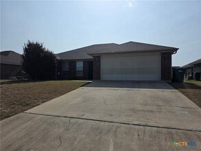 Building Photo - 322 Cedar Ridge Dr