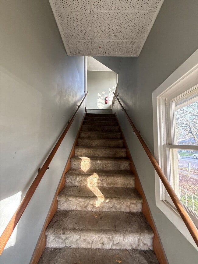 Building Photo - 635A Thompson Avenue Northeast