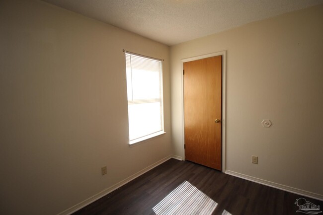 Building Photo - 420 Oak Knoll Ln