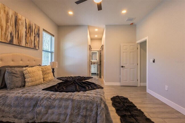 Building Photo - 9912 Golden Loop