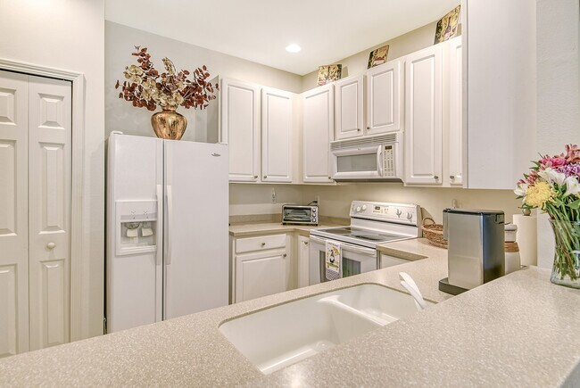 Building Photo - 3645 Parkridge Cir