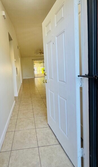 Building Photo - 38 Silver Oak Cir