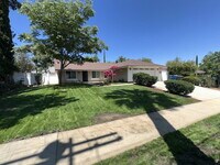 Building Photo - 4 bed with 2 baths in Riverside, CA next t...
