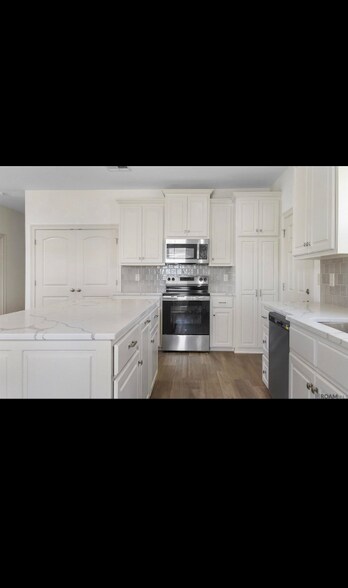 Building Photo - 6918 Goya Ave