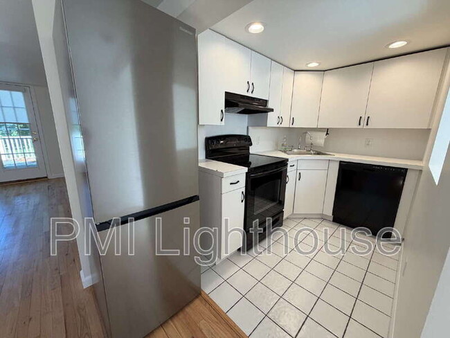 Building Photo - 15 Amys Ct