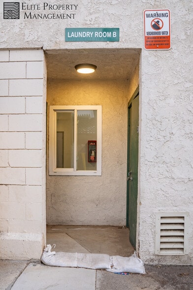 Building Photo - 15220 Ocaso Ave