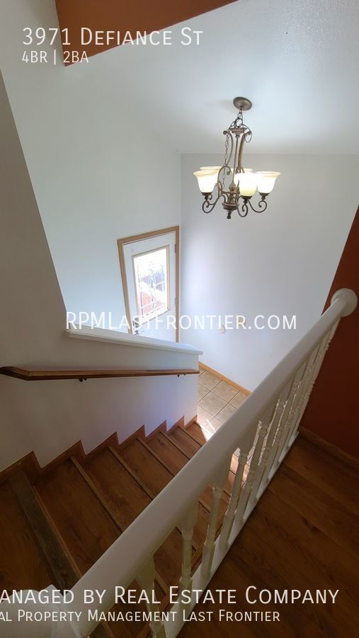 Building Photo - Gorgeous 4 Bedroom and 2 Bath Home w/ Fenc...