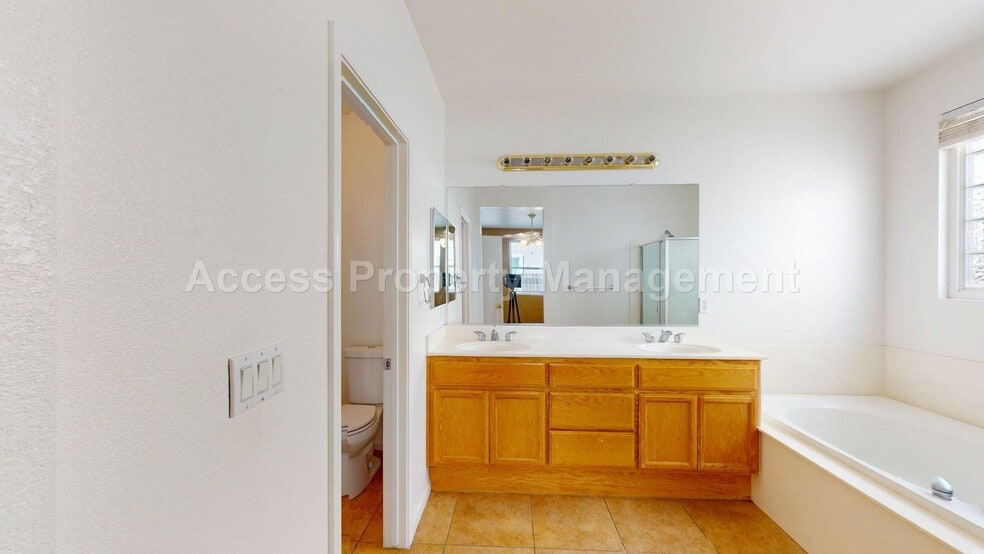 Building Photo - 1245 W Springer Dr