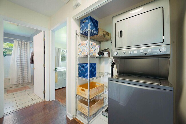 Building Photo - 359 W D Rd