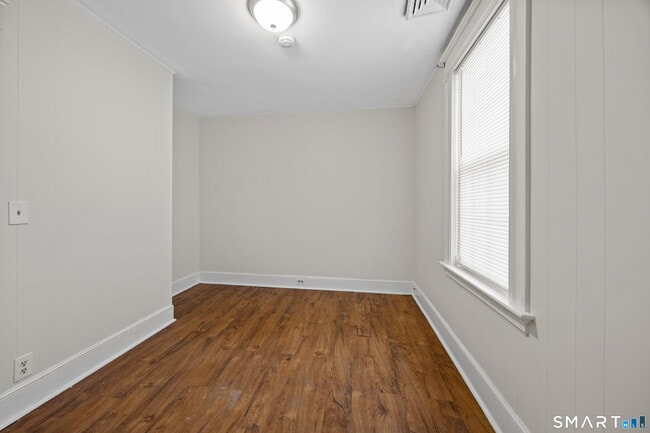 Building Photo - 254 Davis St