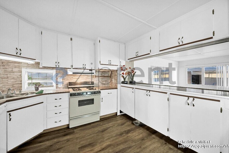 Building Photo - 69510 Parkside Dr