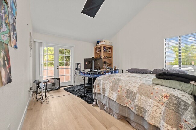 Building Photo - 5 bed/3.5 Bath House - Walk to SDSU!