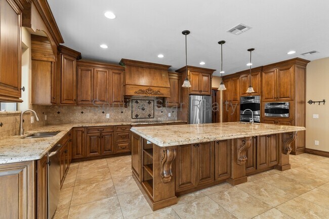 Building Photo - 6540 E Wildcat Dr