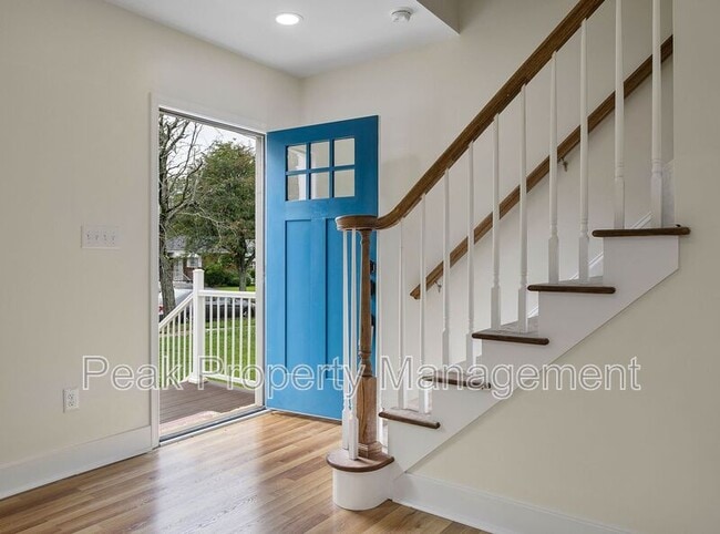 Building Photo - 2616 Redwood Ave