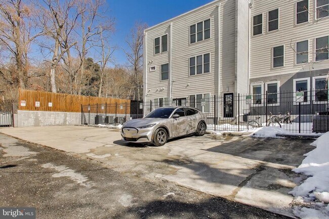 Building Photo - 1220 19th St NE