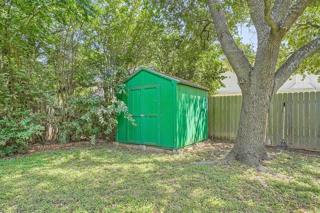 Building Photo - 8801 Piney Creek Bend