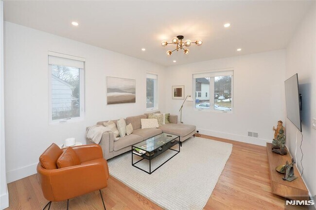 Building Photo - 65 Franklin St