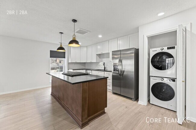 Building Photo - 2900 W 53rd St