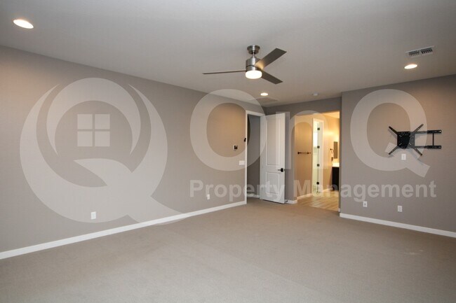 Building Photo - 824 E Ashurst Dr