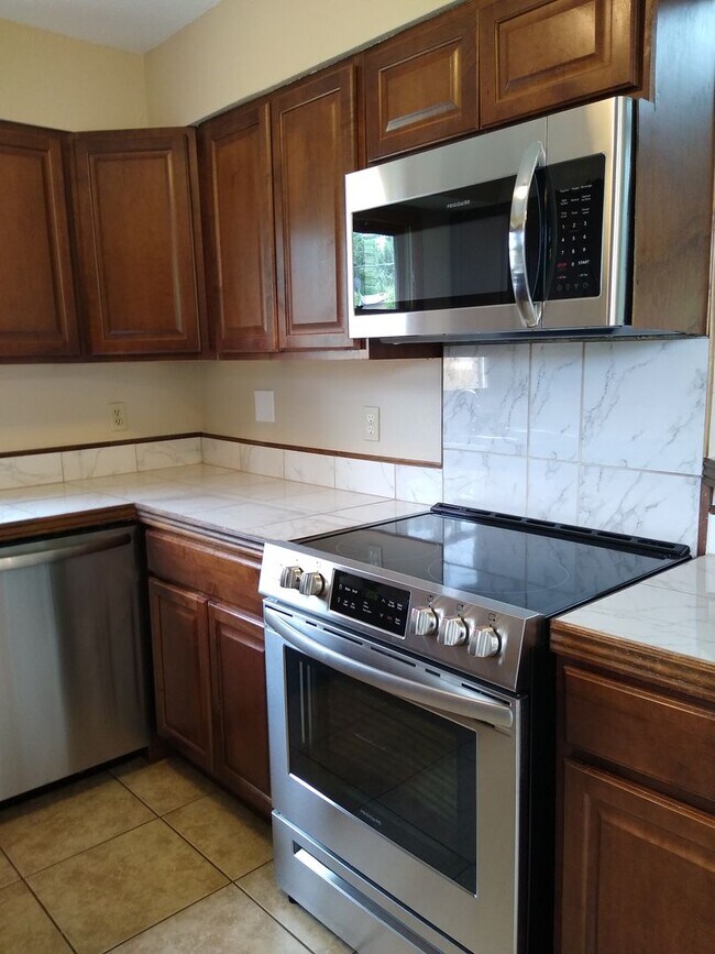 Building Photo - Available Now! Lakewood 2 Bed 2 Bath Duplex w/ Garage and Large Fenced Yard