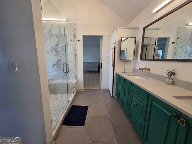 Building Photo - 215 Calgary Dr