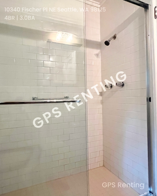 Building Photo - 10340 Fischer Pl NE