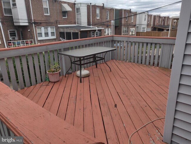 Building Photo - 7131 Louise St