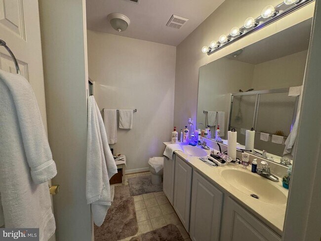 Building Photo - 2604 Chapel Lake Dr