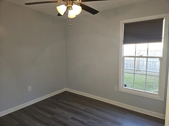 Building Photo - 212 Longleaf Pines Dr