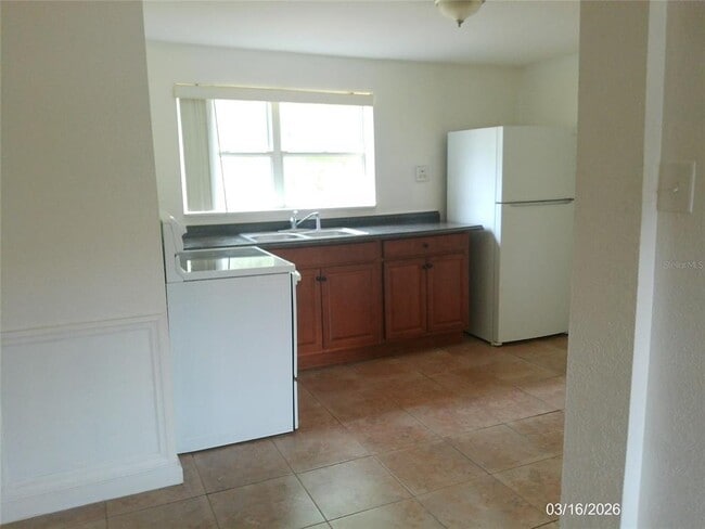 Building Photo - 808 S Central Ave