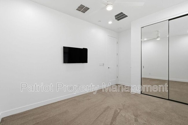 Building Photo - 7347 E Vista Bonita Dr