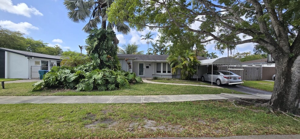 Building Photo - 10270 SW 92nd Ter