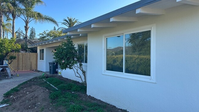 Building Photo - Remodeled 3 bd in Vista with large garage