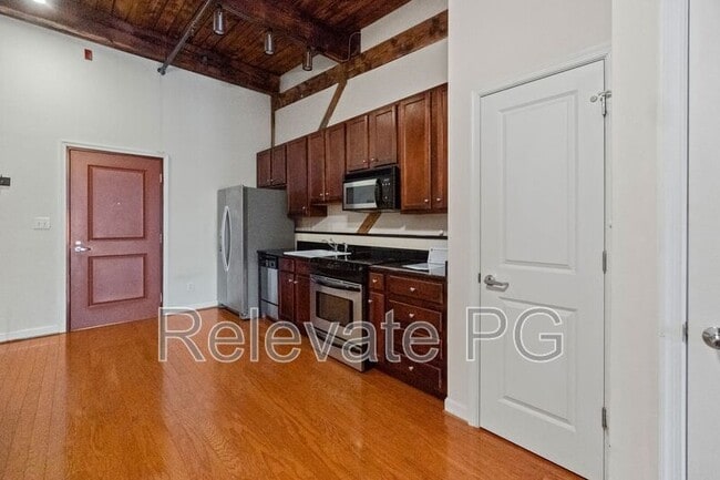 Building Photo - 815 Porter St