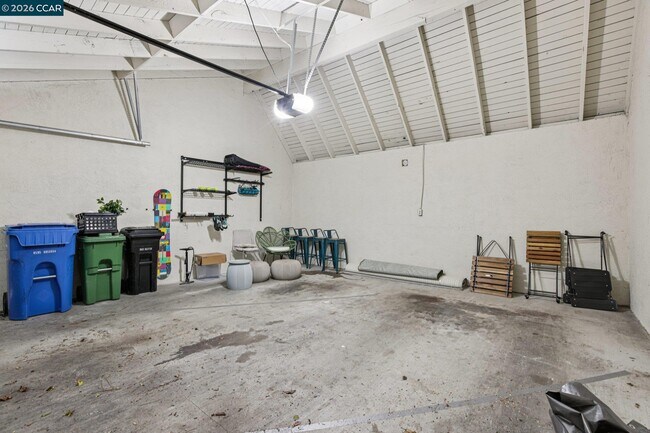 Building Photo - 1541 Moraga Way