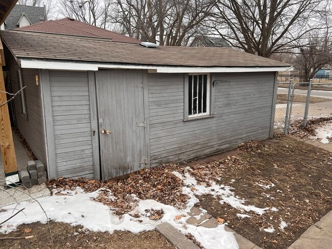 Building Photo - 2 bedroom home in Boone, fenced in yard, great for families!