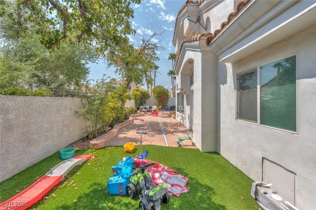 Building Photo - 8129 Pacific Cove Dr